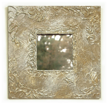 Miroir en stuc peint, patiné argent et or, vernis pailleté